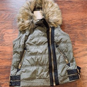 Olive green vest with fur collar